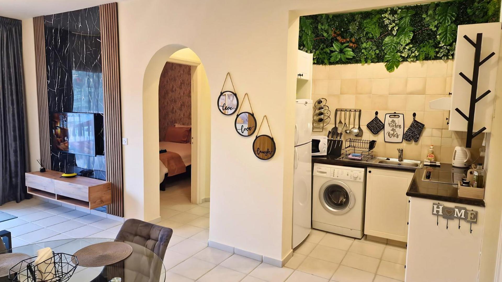 Holiday In Paphos, Prime Location Resort Pools, Jacuzzis, Harbor & 300M To The Beach Exterior foto